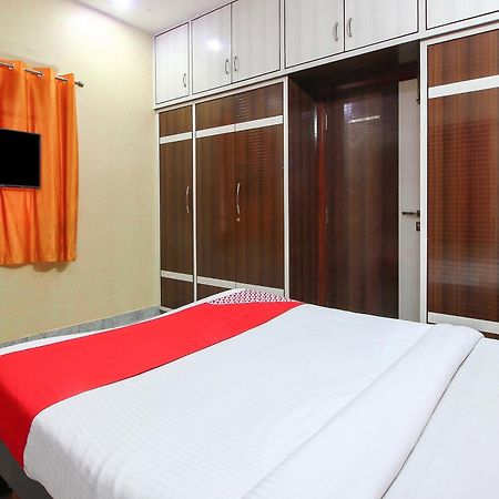 Отель Collection O Madhapur Kondapur  Экстерьер фото